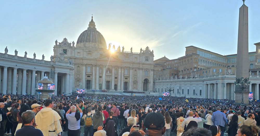 EN: With Mary and the Pope: Renewing the Church in the Covenant of Love