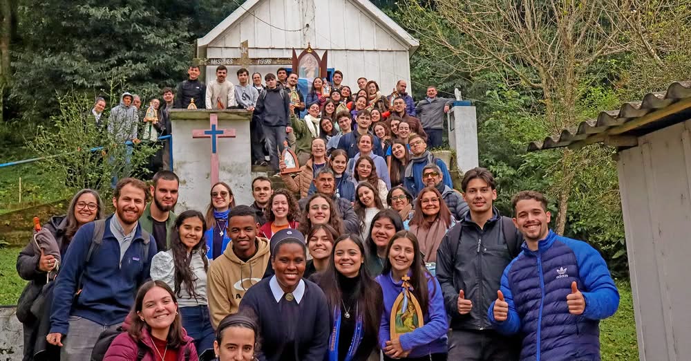 Tras las huellas de Pozzobon: Jóvenes de cinco países se reúnen en Santa María.