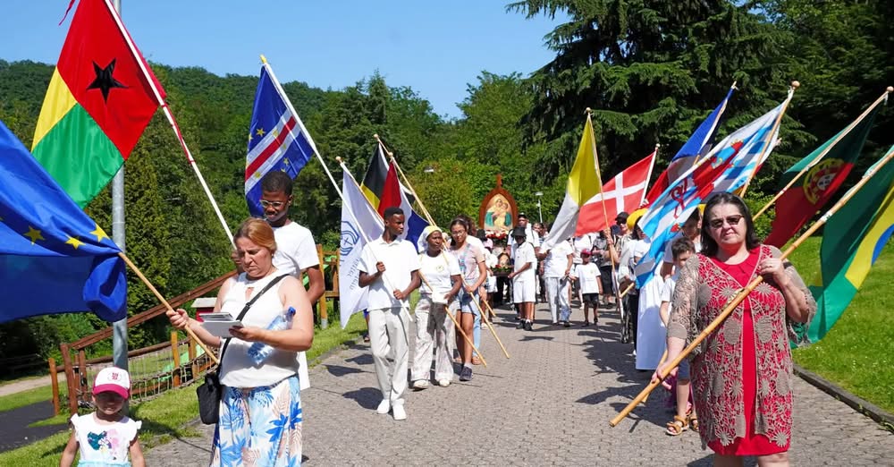Turning Every Family into a Shrine: Portuguese-Speaking Pilgrimage to Schoenstat