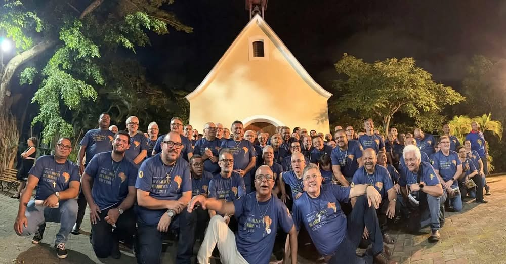 95 men from the Men’s Rosary Group seal the Covenant of Love in Brazil.